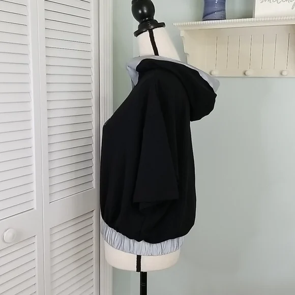 Black, crop, hooded, I am a warrior top - Picture 7 of 13